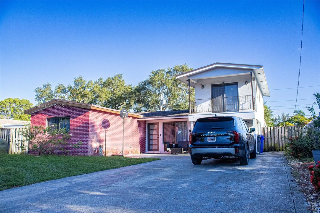 En Venta: $565,000 (4 camas, 3 baños, 1657 Pies cuadrados)