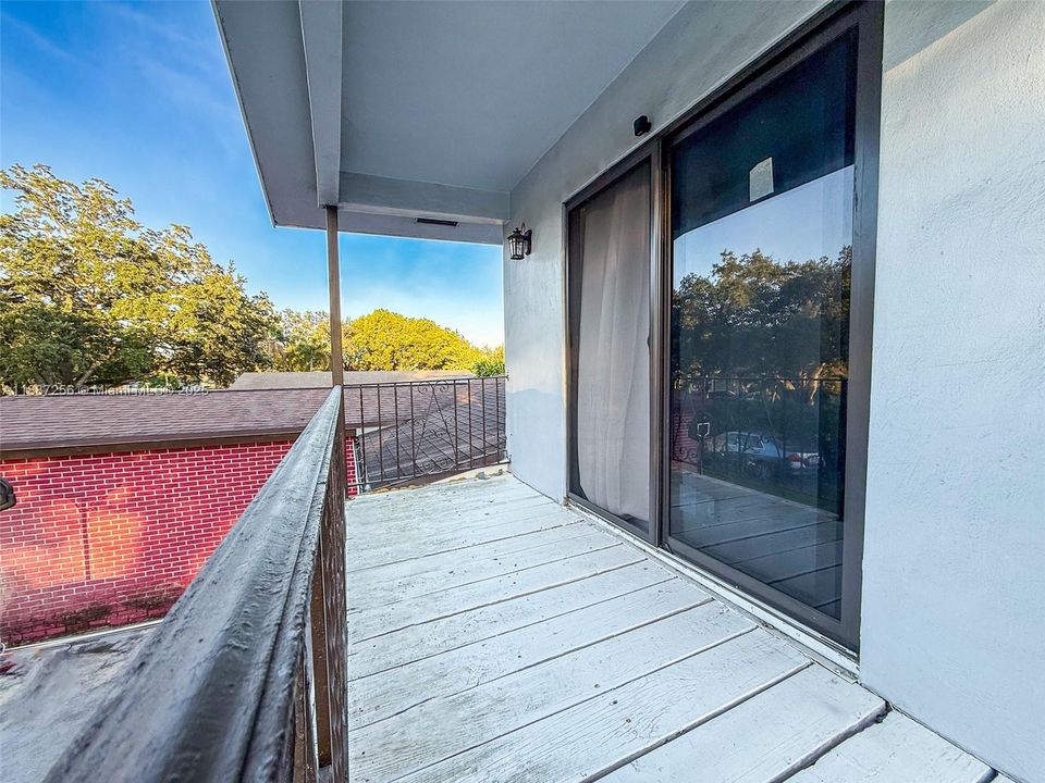 En Venta: $565,000 (4 camas, 3 baños, 1657 Pies cuadrados)