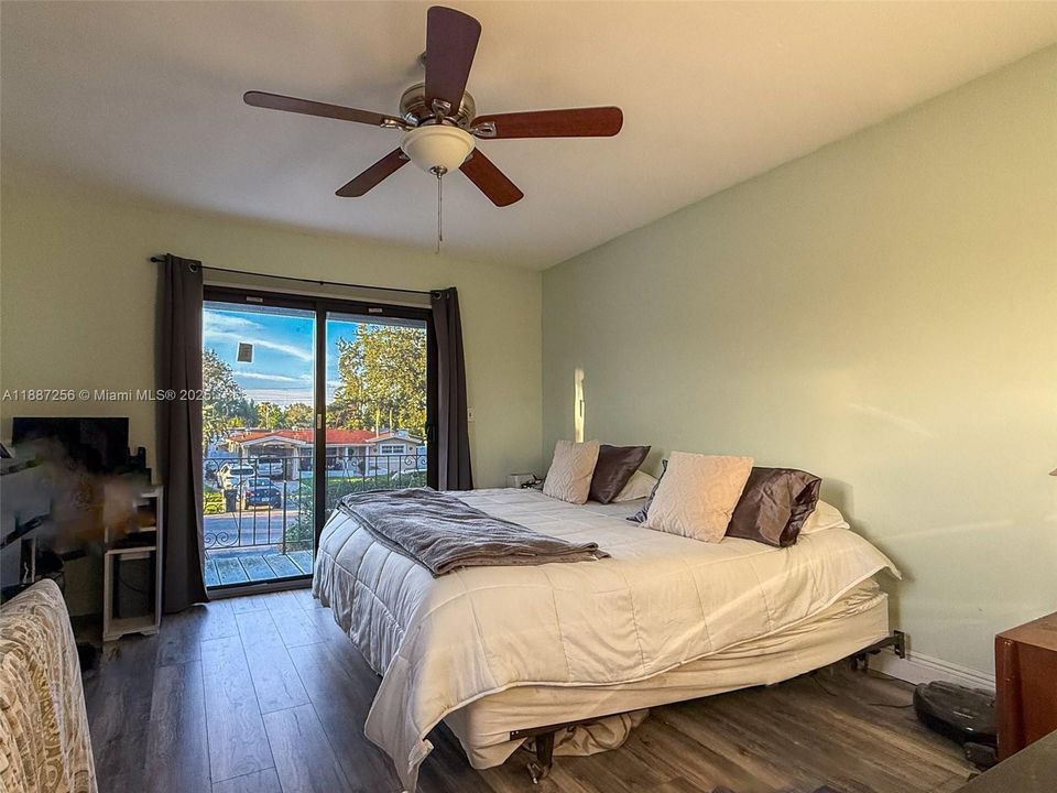 En Venta: $565,000 (4 camas, 3 baños, 1657 Pies cuadrados)