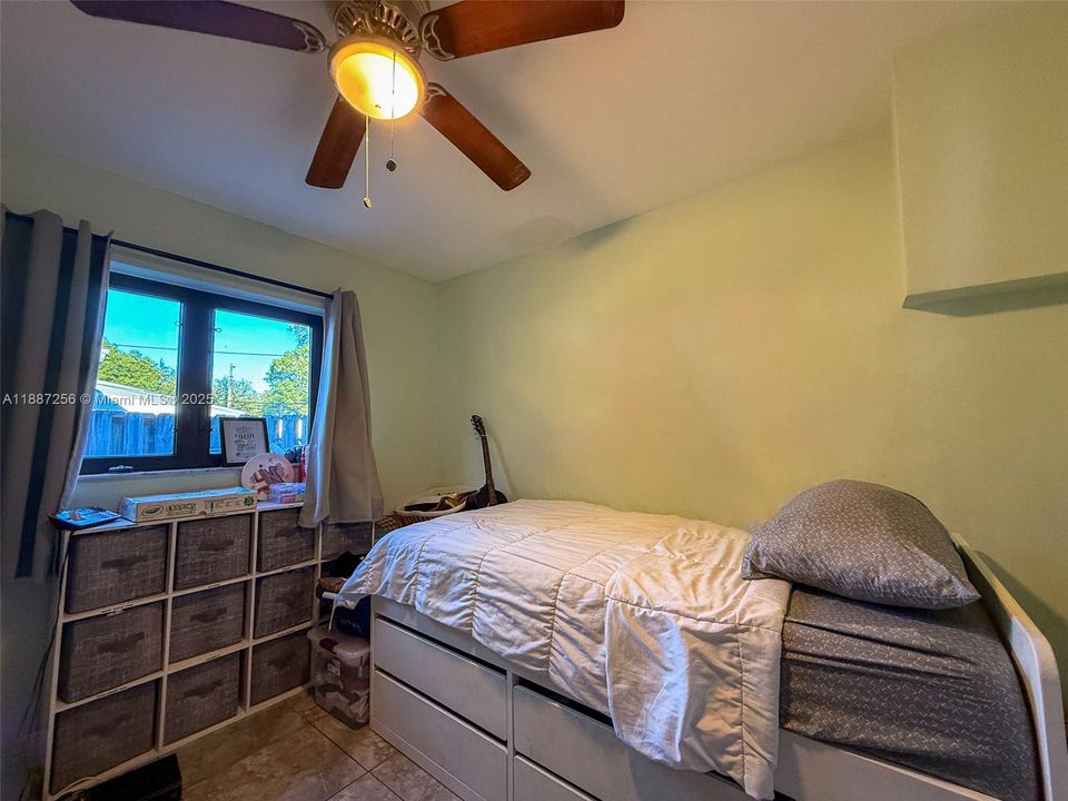 En Venta: $565,000 (4 camas, 3 baños, 1657 Pies cuadrados)