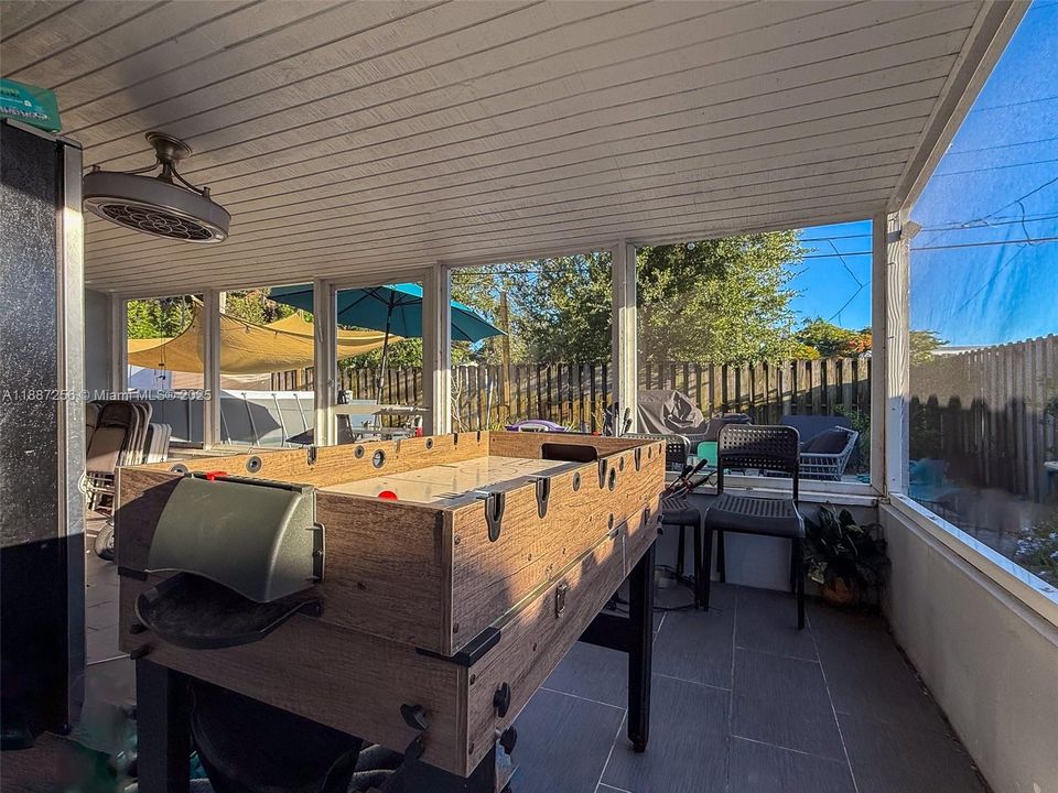 En Venta: $565,000 (4 camas, 3 baños, 1657 Pies cuadrados)