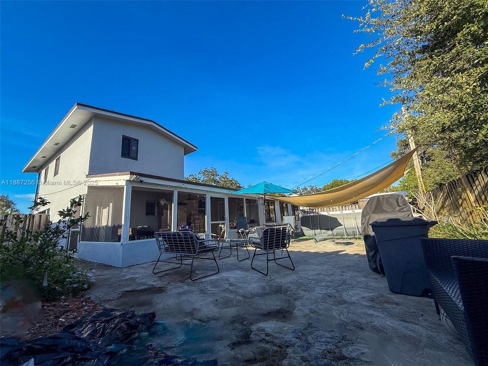 En Venta: $565,000 (4 camas, 3 baños, 1657 Pies cuadrados)