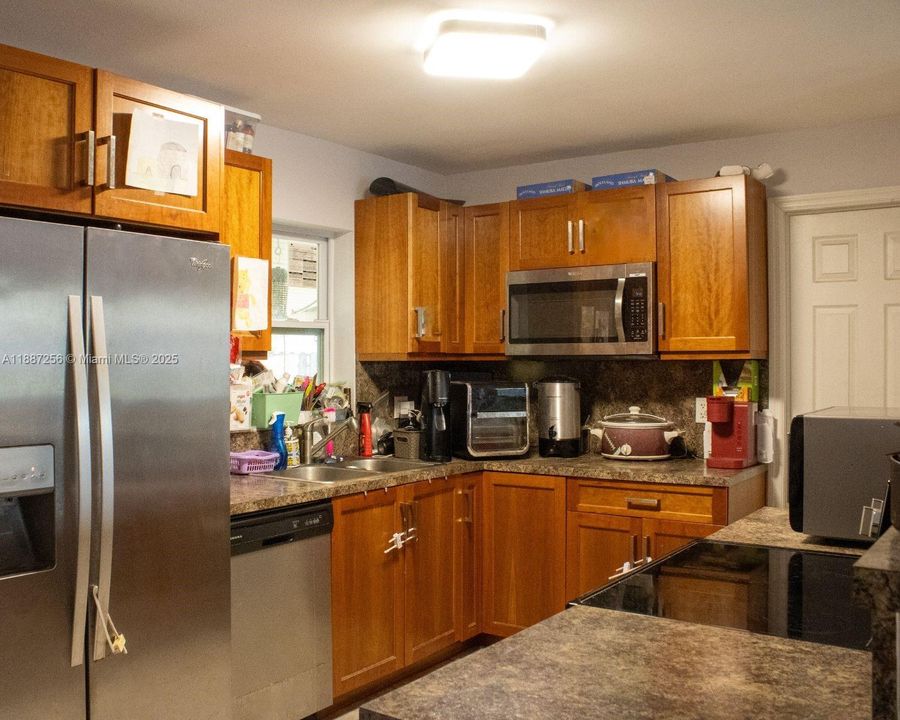 En Venta: $565,000 (4 camas, 3 baños, 1657 Pies cuadrados)