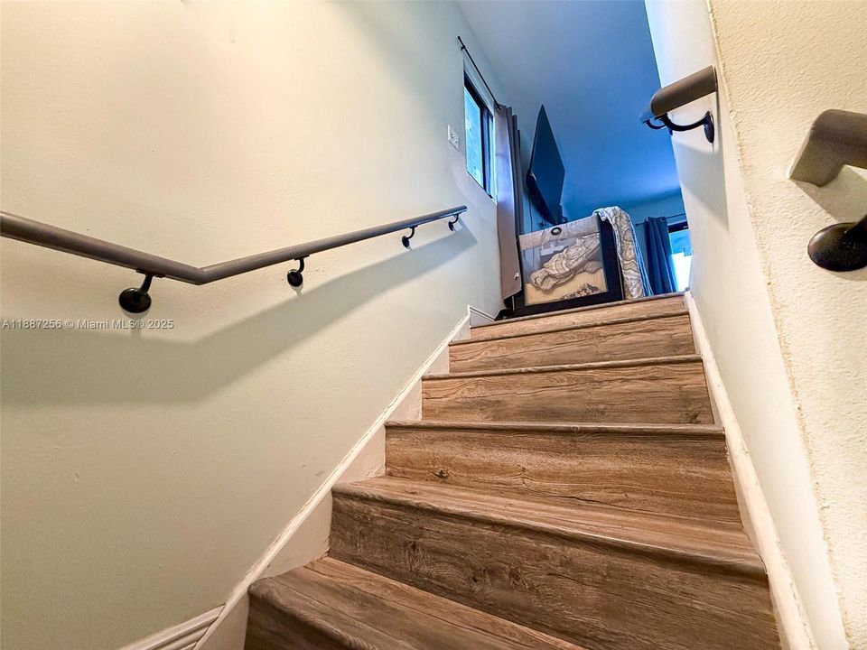 En Venta: $565,000 (4 camas, 3 baños, 1657 Pies cuadrados)