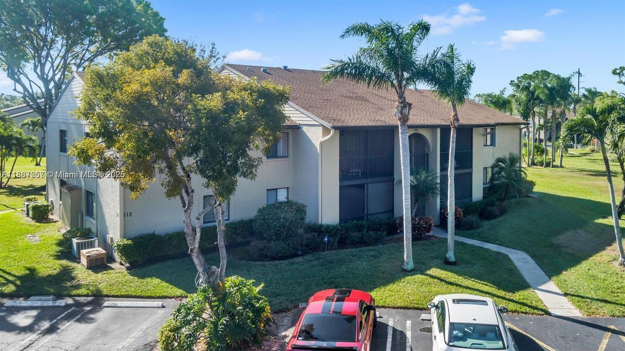 Activo con contrato: $1,800 (2 camas, 2 baños, 1115 Pies cuadrados)