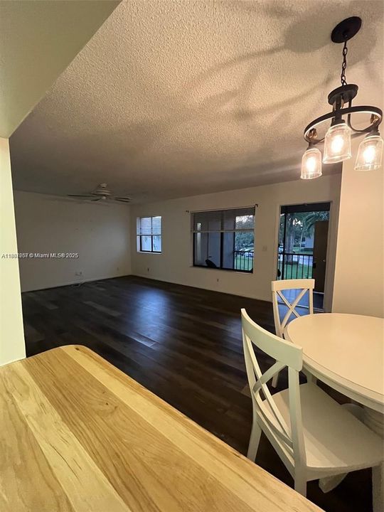 Activo con contrato: $1,800 (2 camas, 2 baños, 1115 Pies cuadrados)