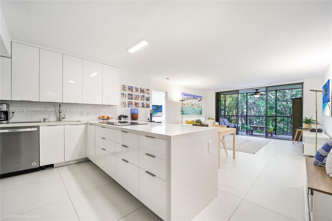 Active With Contract: $5,500 (2 beds, 2 baths, 1450 Square Feet)