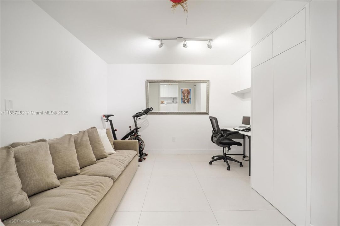 Active With Contract: $5,500 (2 beds, 2 baths, 1450 Square Feet)