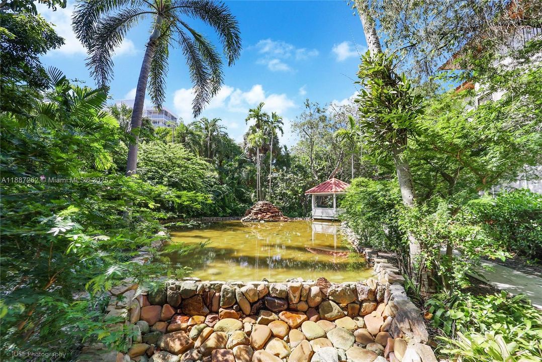 Active With Contract: $5,500 (2 beds, 2 baths, 1450 Square Feet)