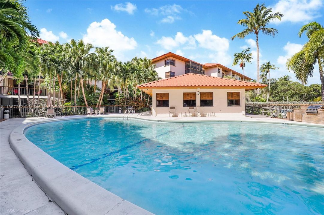 Active With Contract: $5,500 (2 beds, 2 baths, 1450 Square Feet)