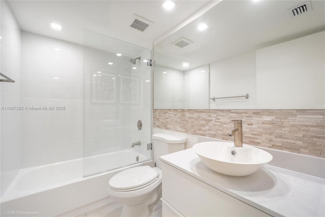 Active With Contract: $5,500 (2 beds, 2 baths, 1450 Square Feet)