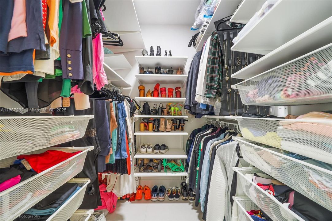 Active With Contract: $5,500 (2 beds, 2 baths, 1450 Square Feet)