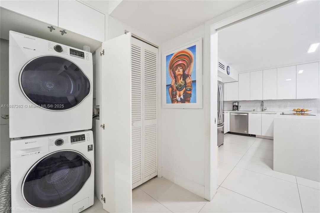 Active With Contract: $5,500 (2 beds, 2 baths, 1450 Square Feet)