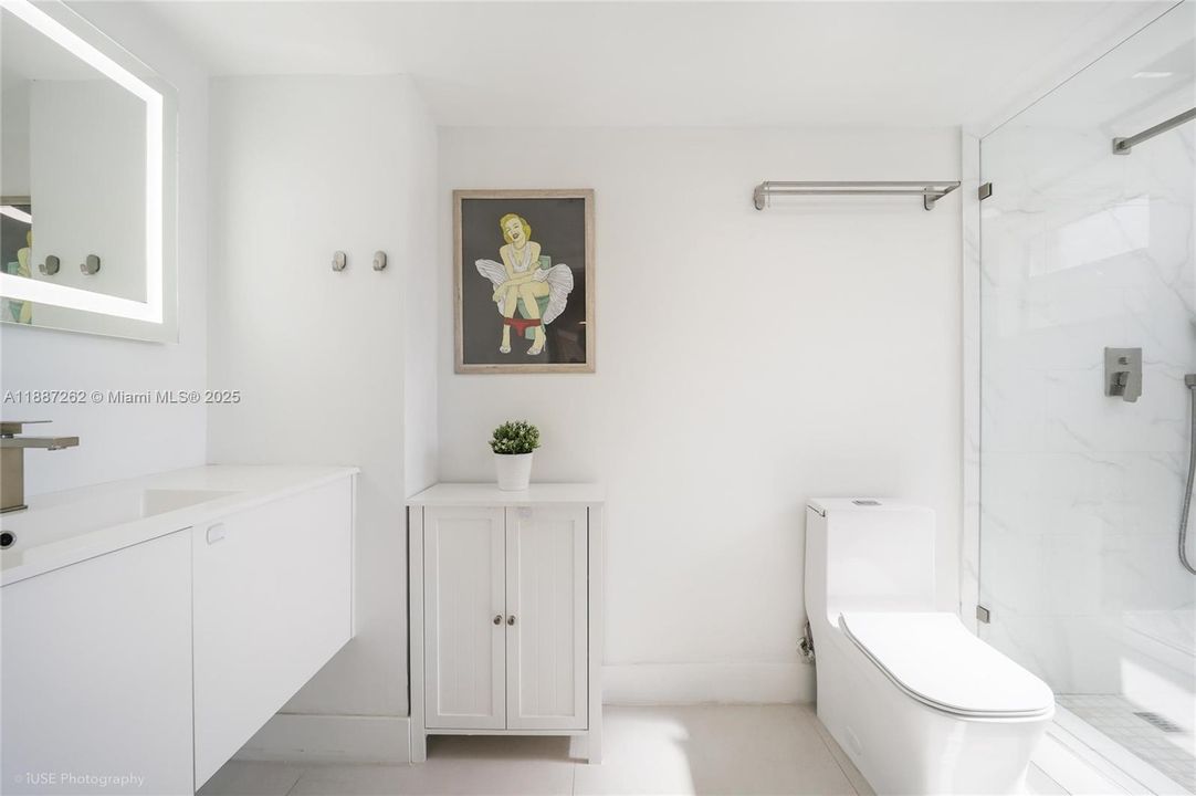 Active With Contract: $5,500 (2 beds, 2 baths, 1450 Square Feet)