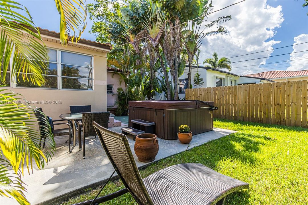 Recently Sold: $499,000 (2 beds, 1 baths, 1280 Square Feet)