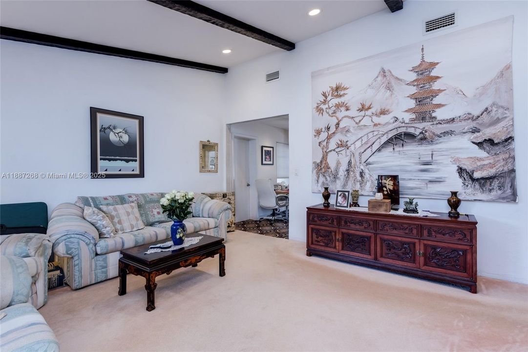 Recently Sold: $499,000 (2 beds, 1 baths, 1280 Square Feet)