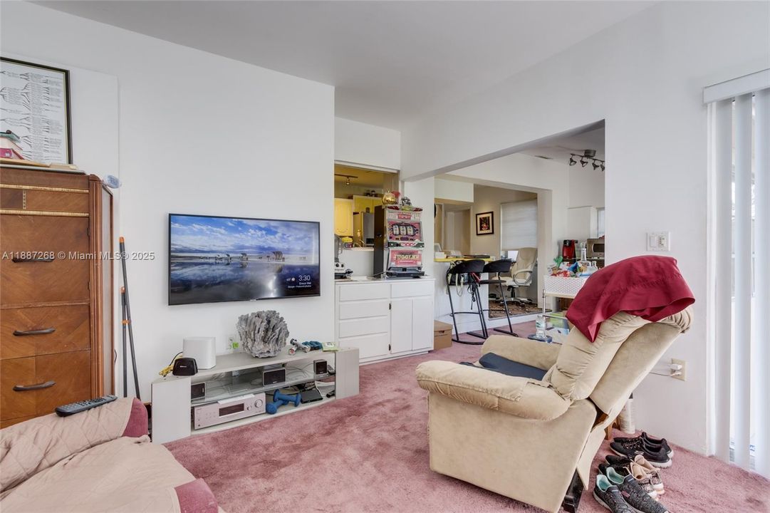 Recently Sold: $499,000 (2 beds, 1 baths, 1280 Square Feet)