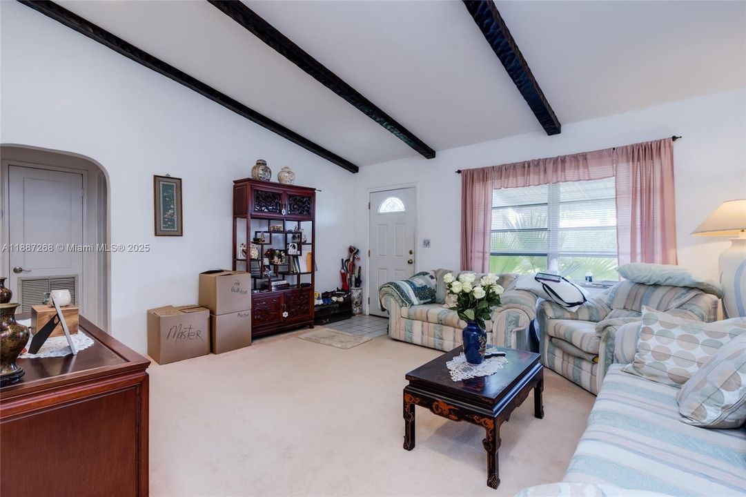 Recently Sold: $499,000 (2 beds, 1 baths, 1280 Square Feet)