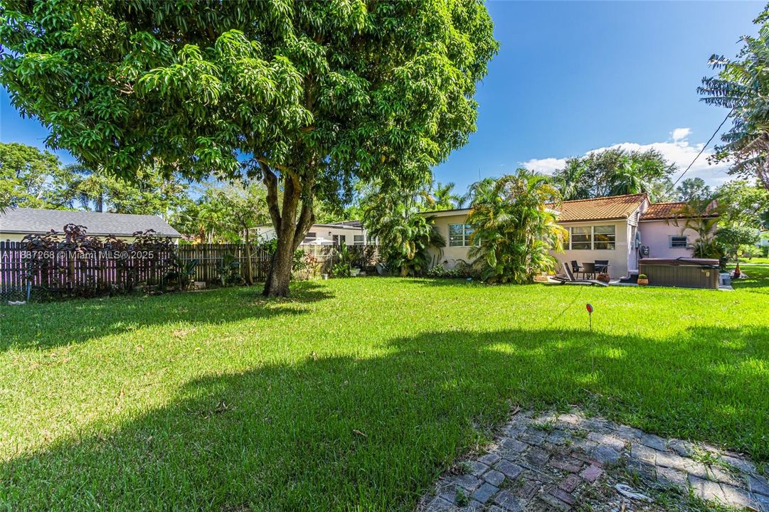 Recently Sold: $499,000 (2 beds, 1 baths, 1280 Square Feet)