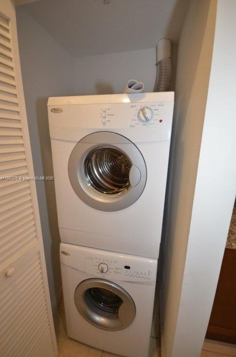 Под контрактом: $2,200 (1 спален, 1 ванн, 835 Квадратных фут)