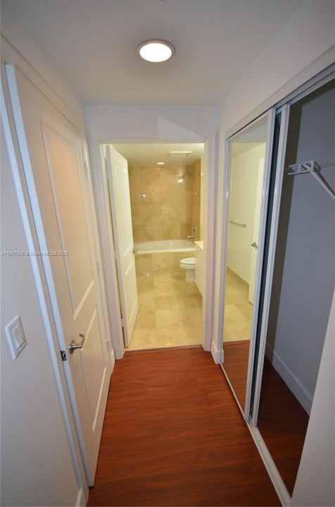 Под контрактом: $2,200 (1 спален, 1 ванн, 835 Квадратных фут)