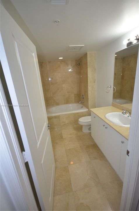 Под контрактом: $2,200 (1 спален, 1 ванн, 835 Квадратных фут)