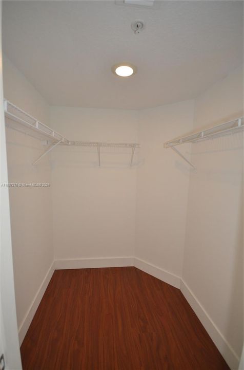 Под контрактом: $2,200 (1 спален, 1 ванн, 835 Квадратных фут)