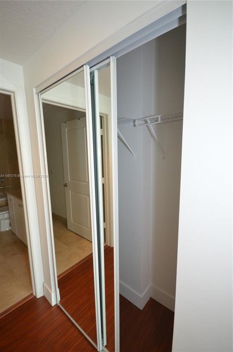 Под контрактом: $2,200 (1 спален, 1 ванн, 835 Квадратных фут)