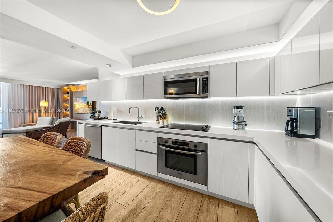 For Sale: $4,250,000 (2 beds, 2 baths, 1687 Square Feet)