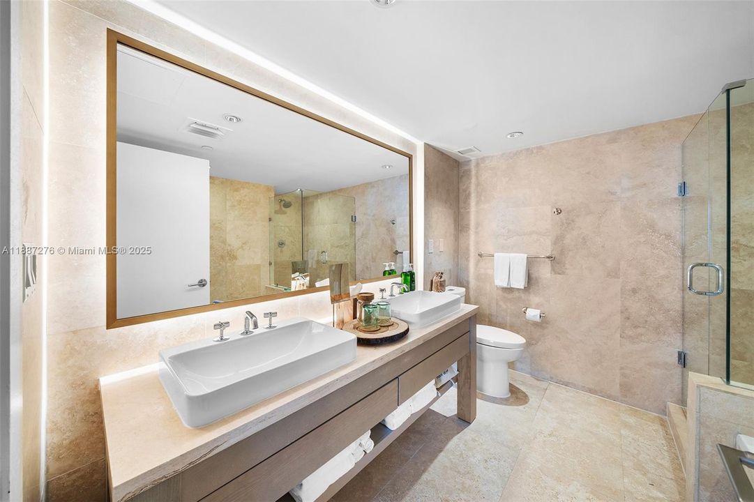 For Sale: $4,250,000 (2 beds, 2 baths, 1687 Square Feet)