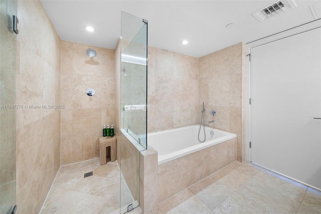 For Sale: $4,250,000 (2 beds, 2 baths, 1687 Square Feet)