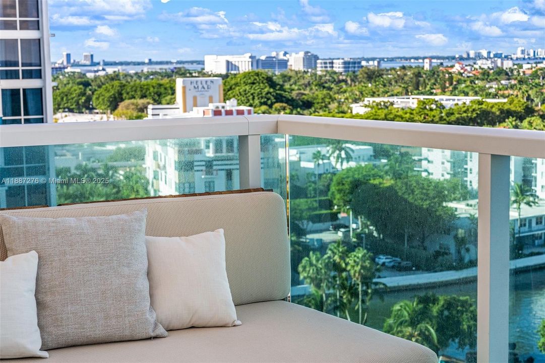 For Sale: $4,250,000 (2 beds, 2 baths, 1687 Square Feet)