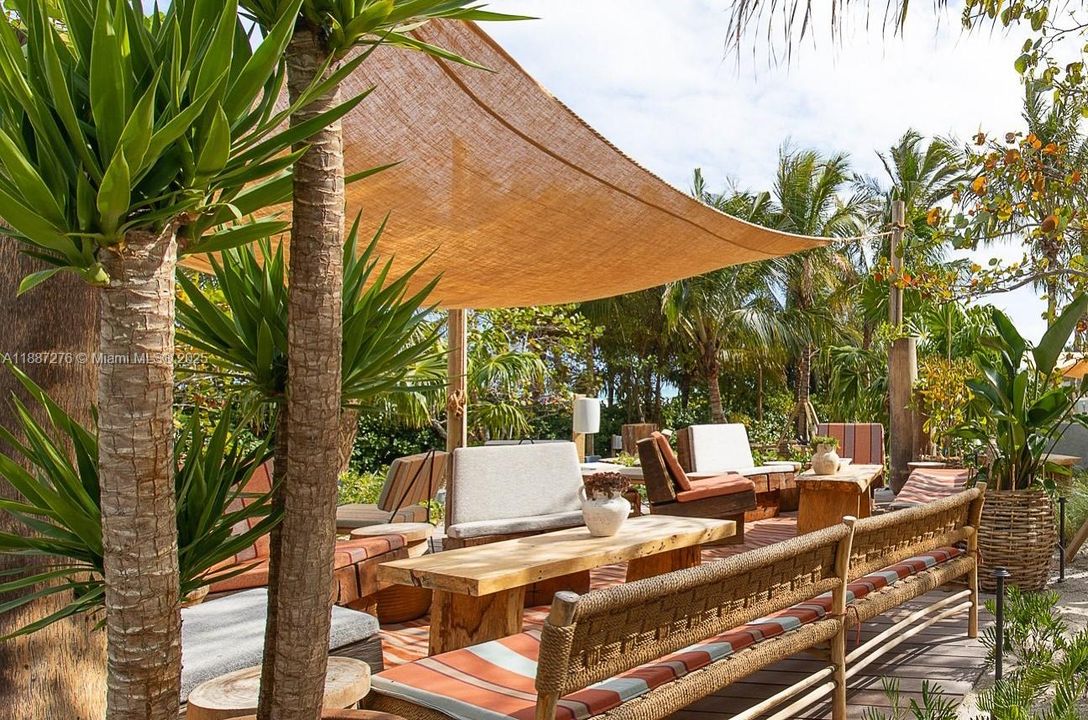 For Sale: $4,250,000 (2 beds, 2 baths, 1687 Square Feet)