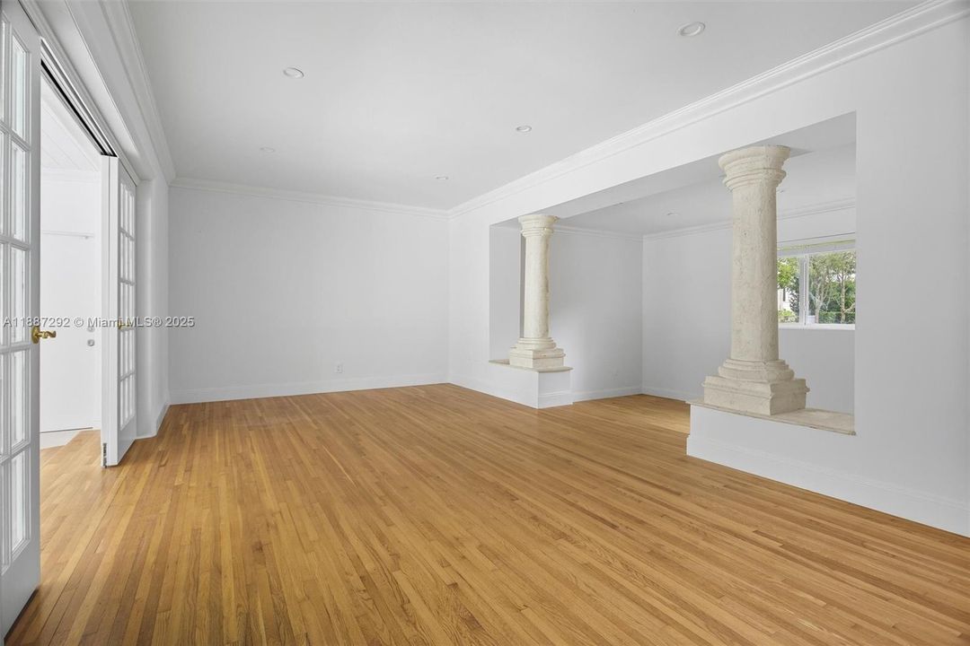 Recently Rented: $12,000 (4 beds, 3 baths, 3712 Square Feet)