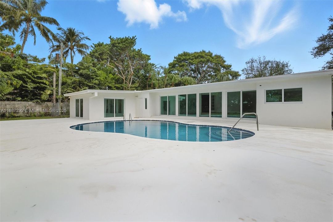 Recently Rented: $12,000 (4 beds, 3 baths, 3712 Square Feet)