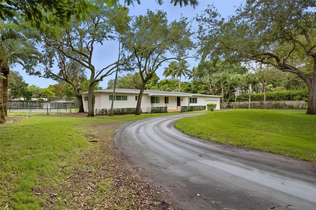 Recently Rented: $12,000 (4 beds, 3 baths, 3712 Square Feet)