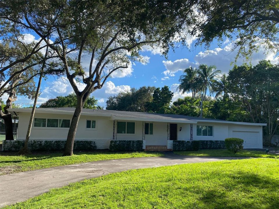 Recently Rented: $12,000 (4 beds, 3 baths, 3712 Square Feet)