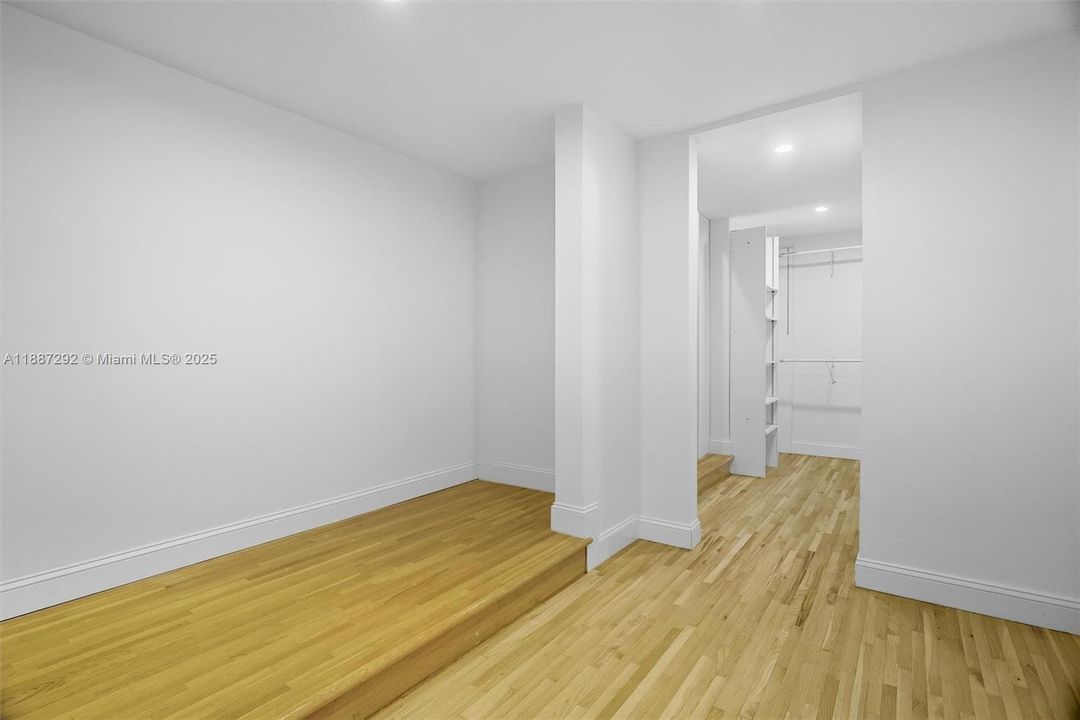 Recently Rented: $12,000 (4 beds, 3 baths, 3712 Square Feet)