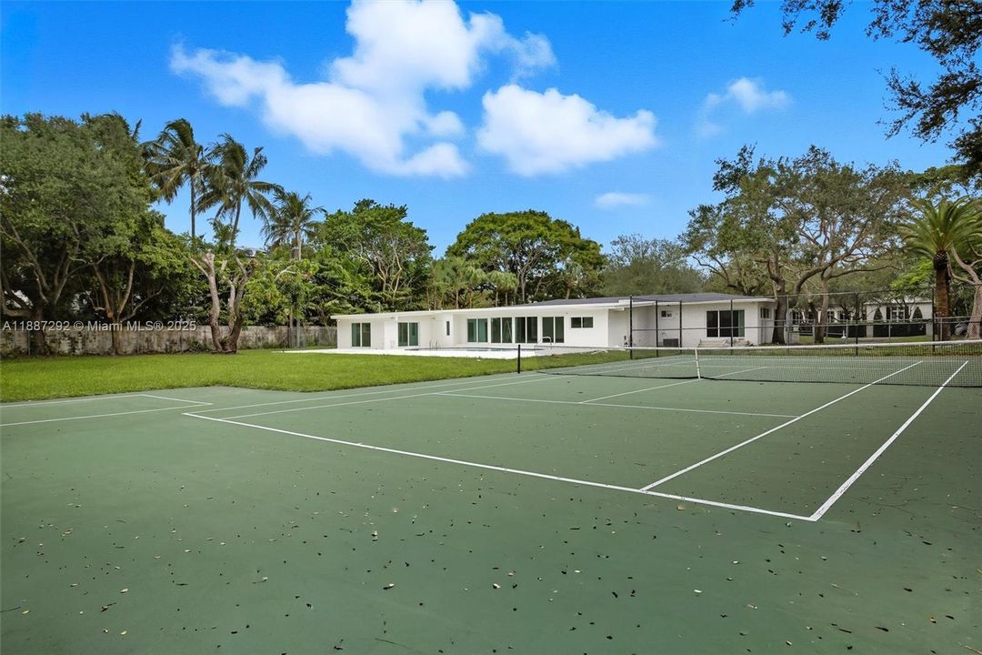 Recently Rented: $12,000 (4 beds, 3 baths, 3712 Square Feet)