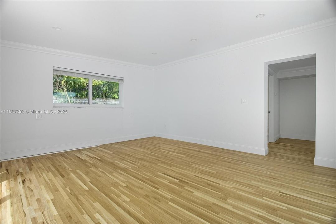 Recently Rented: $12,000 (4 beds, 3 baths, 3712 Square Feet)