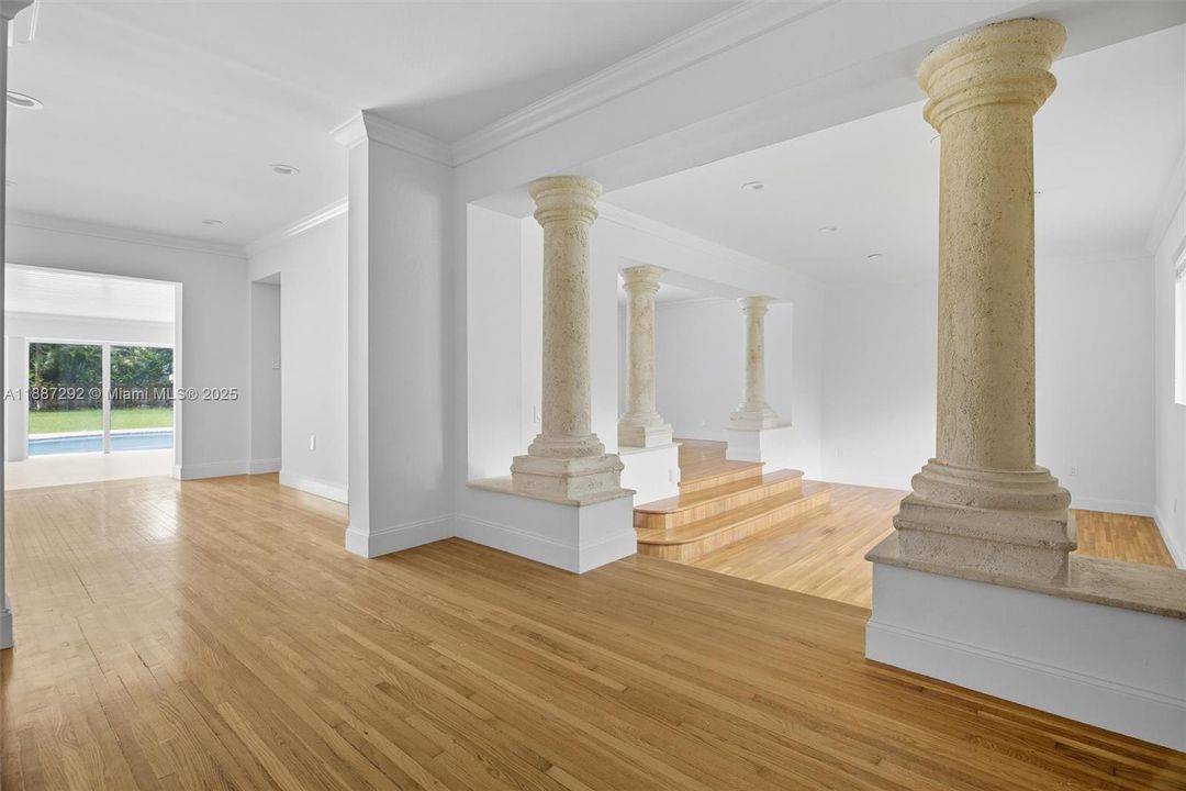 Recently Rented: $12,000 (4 beds, 3 baths, 3712 Square Feet)