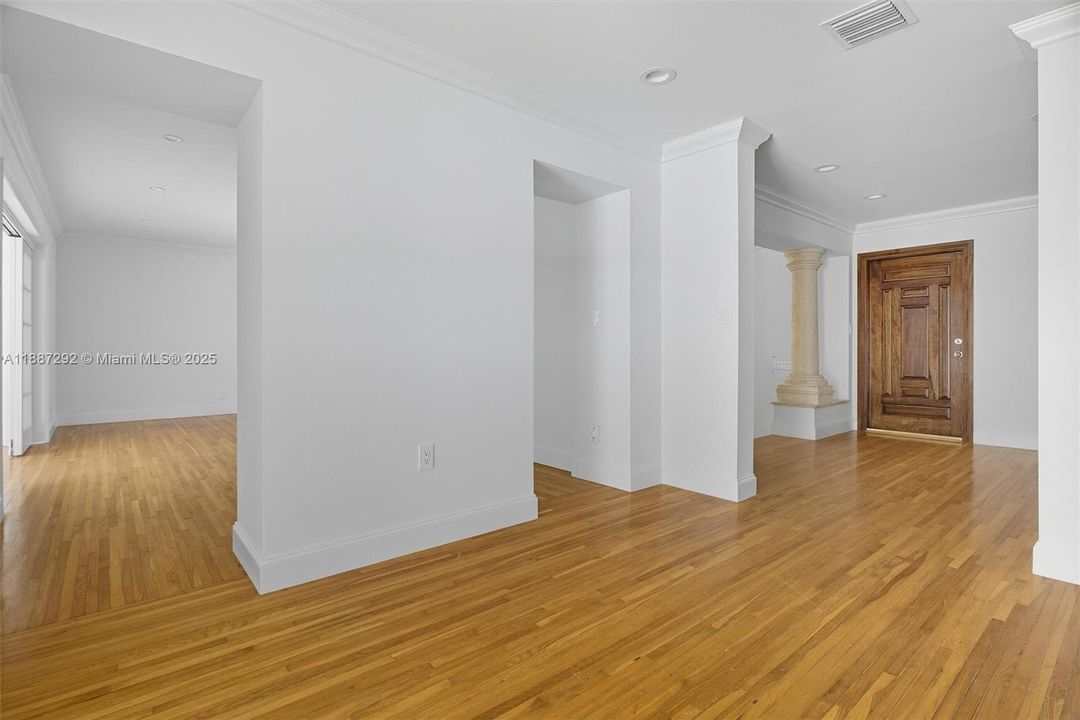 Recently Rented: $12,000 (4 beds, 3 baths, 3712 Square Feet)