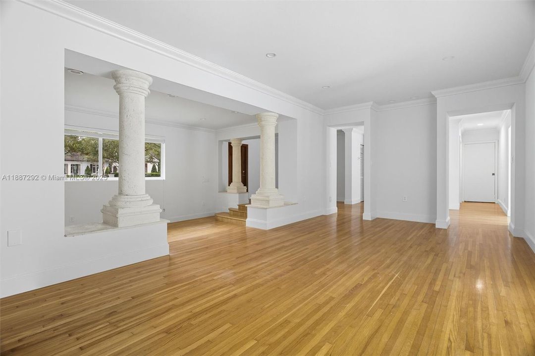 Recently Rented: $12,000 (4 beds, 3 baths, 3712 Square Feet)