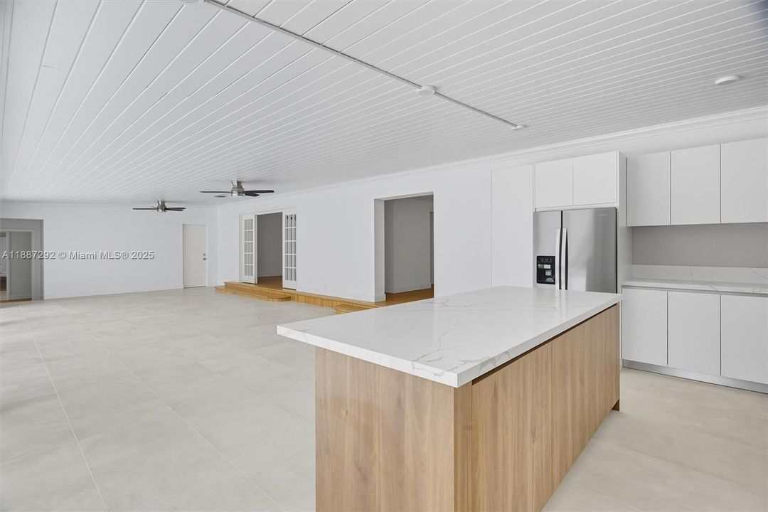 Recently Rented: $12,000 (4 beds, 3 baths, 3712 Square Feet)