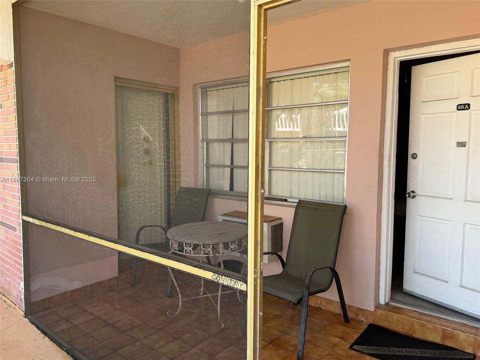 Active With Contract: $67,000 (1 beds, 1 baths, 650 Square Feet)