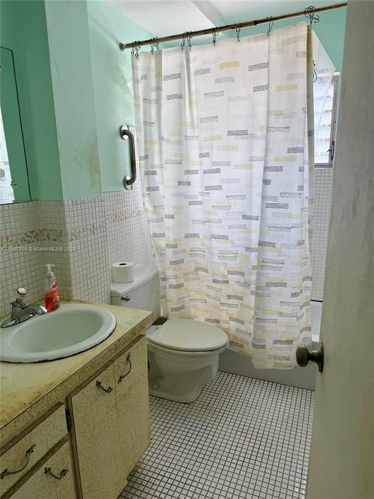 Active With Contract: $67,000 (1 beds, 1 baths, 650 Square Feet)