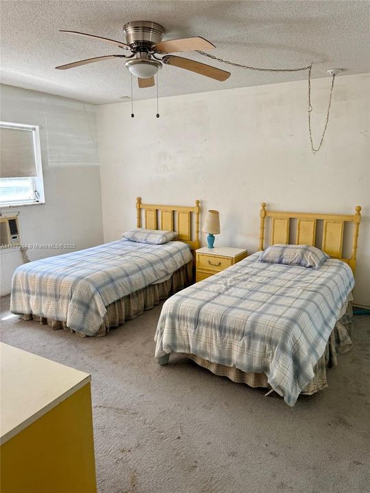 Active With Contract: $67,000 (1 beds, 1 baths, 650 Square Feet)