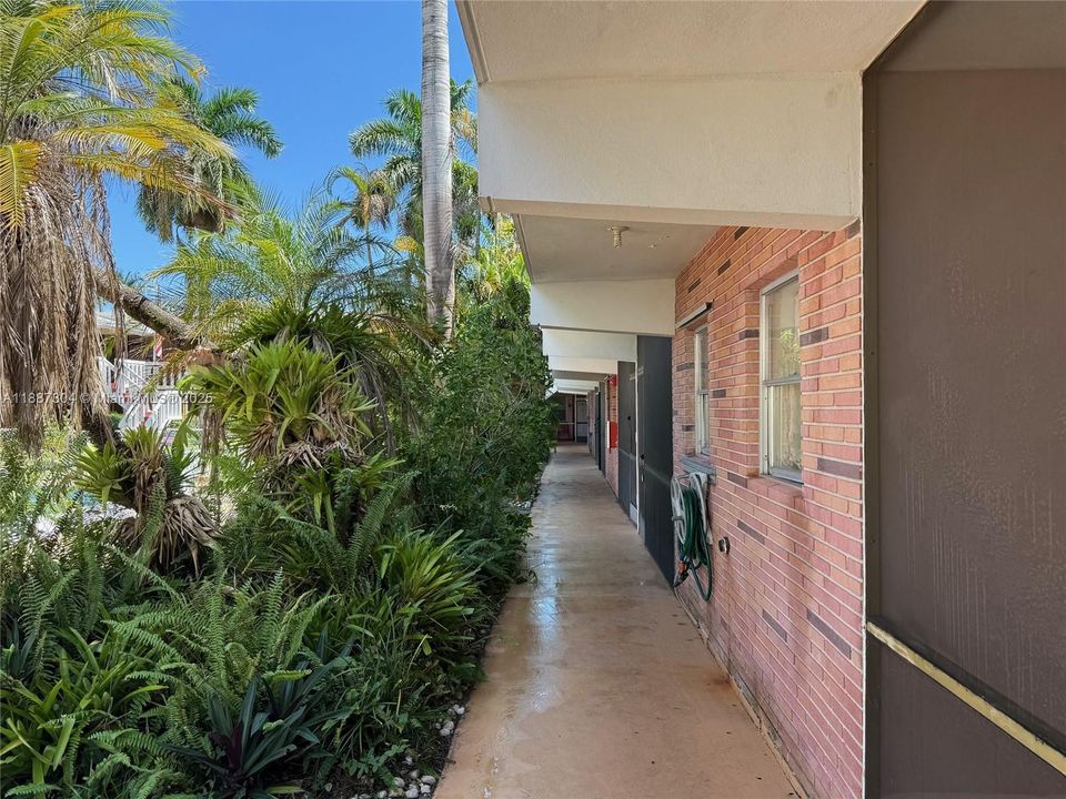 Active With Contract: $67,000 (1 beds, 1 baths, 650 Square Feet)