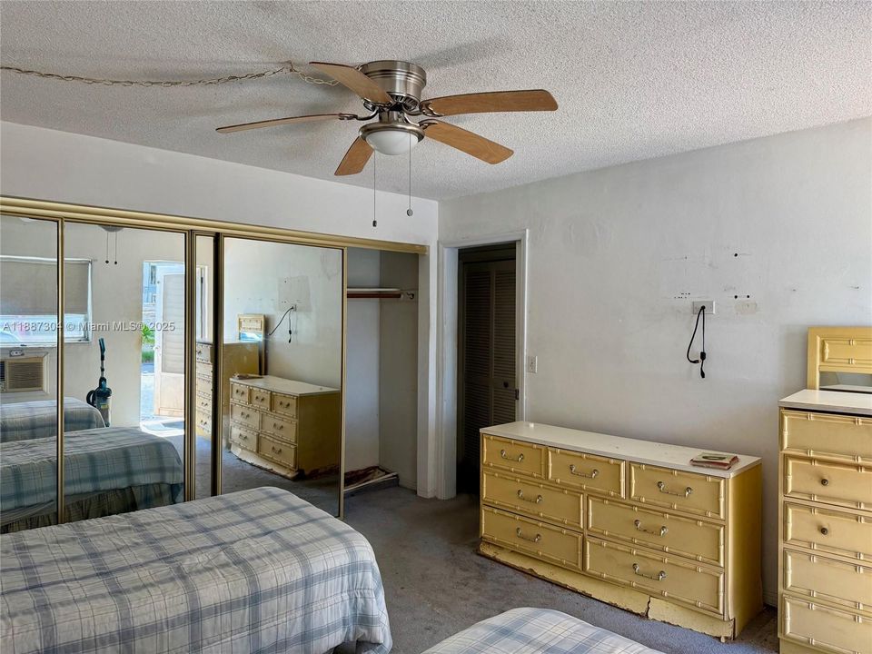 Active With Contract: $67,000 (1 beds, 1 baths, 650 Square Feet)