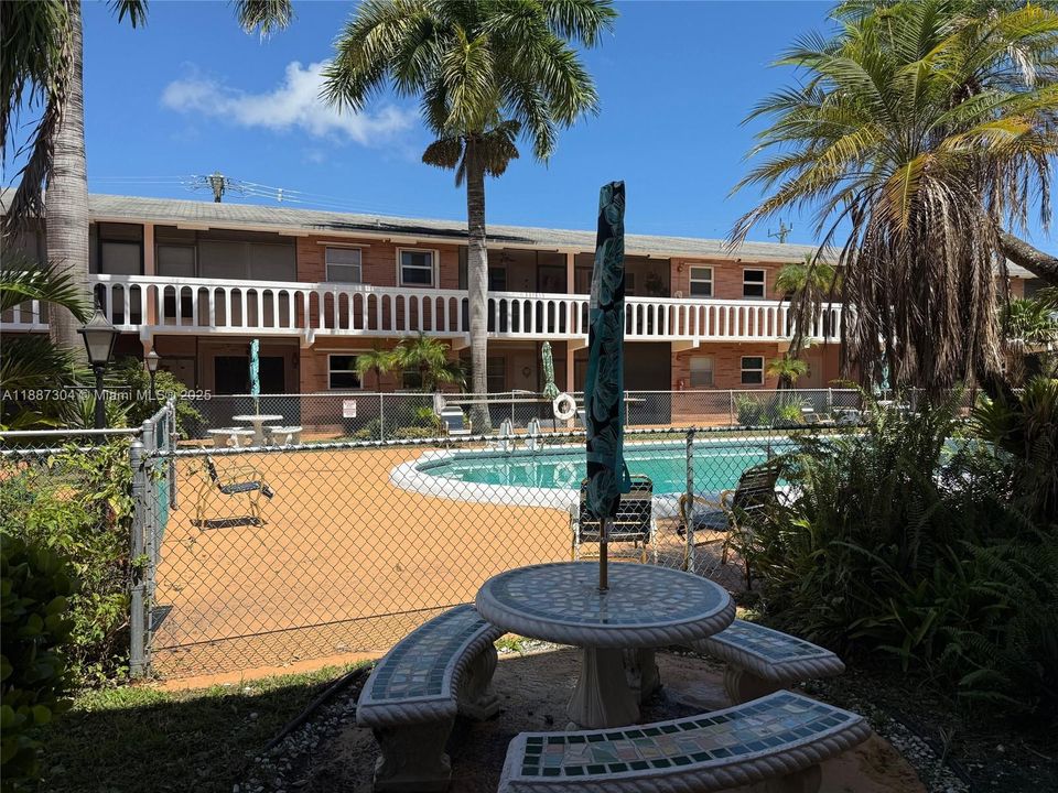 Active With Contract: $67,000 (1 beds, 1 baths, 650 Square Feet)